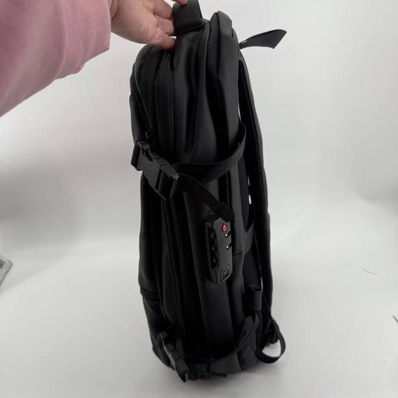 Vacuum Seal Backpack Travel Expandable TSA Lock Compression System with Pump NEW - Picture 3 of 16
